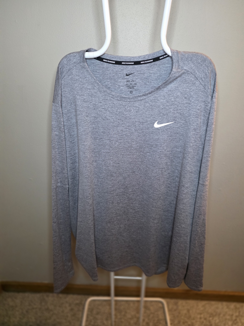 Nike Men's Gray Long-Sleeve Dri-FIT Training Top NWT